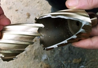 Смотрите фото в об почему ломаются корончатые сверла по металлу - во время сверления магнитным станком