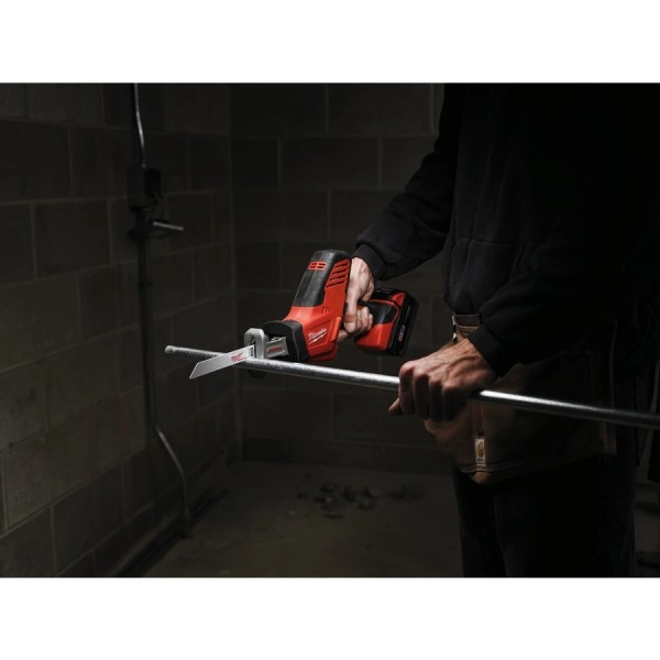 Milwaukee C18 HZ-402В Сабельная пила детальные картинки Детальное изображение : milwaukee c18 hz-402в сабельная пила