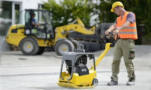 Уникальное решение BOMAG для устройства мощеных покрытий