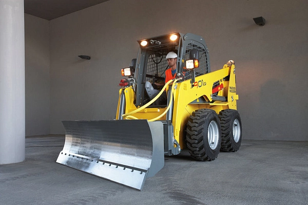 Погрузчик Wacker Neuson 901s с бортовым поворотом купить на сайте 0 ₽ Погрузчик Wacker Neuson 901s с бортовым поворотом 0 ₽