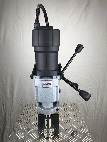 Магнитный станок UNIBOR E40FR-2 – купить в , детальное изображение
Магнитный станок UNIBOR E40FR-2 – купить в , подробное изображение