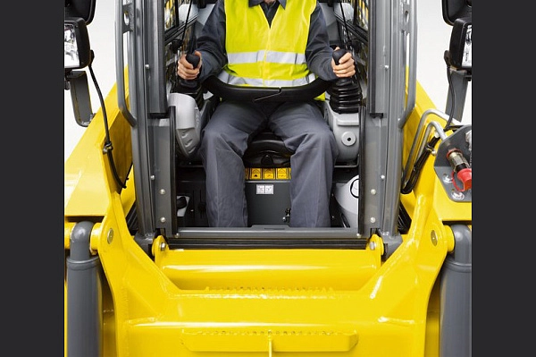 Погрузчик Wacker Neuson 901s с бортовым поворотом купить на сайте 0 ₽ Погрузчик Wacker Neuson 901s с бортовым поворотом 0 ₽