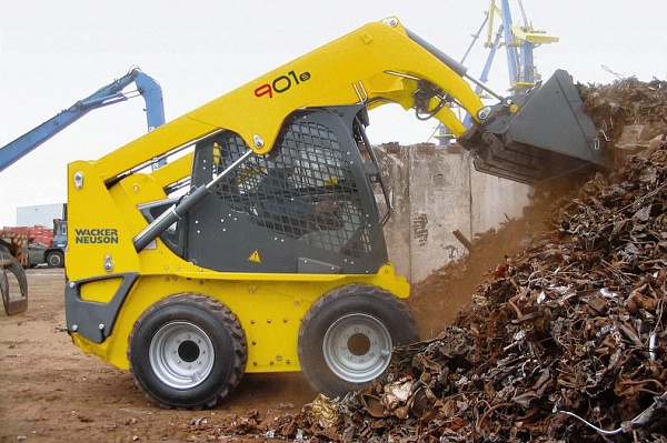 Погрузчик Wacker Neuson 901s с бортовым поворотом купить на сайте 0 ₽ Погрузчик Wacker Neuson 901s с бортовым поворотом 0 ₽