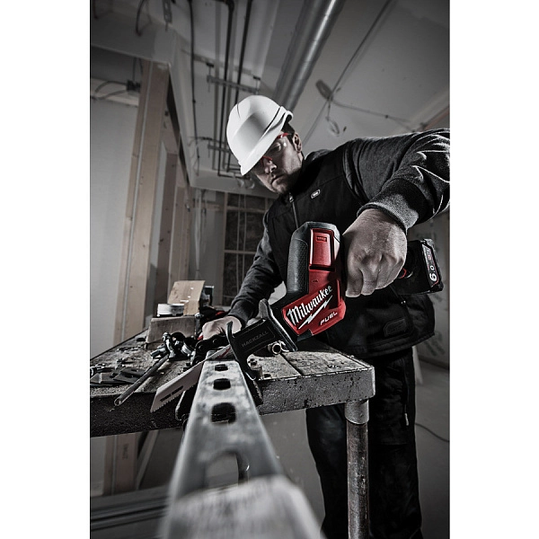 Сабельная пила Milwaukee M12 CHZ- 402C детальные картинки Детальное изображение : сабельная пила milwaukee m12 chz- 402c