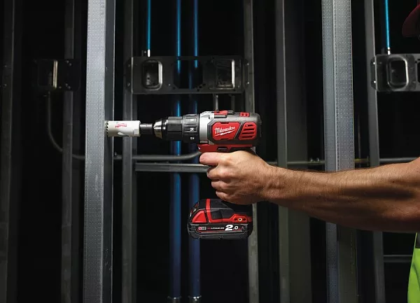 Детальное изображение : дрель шуруповерт milwaukee m18bdd-202c