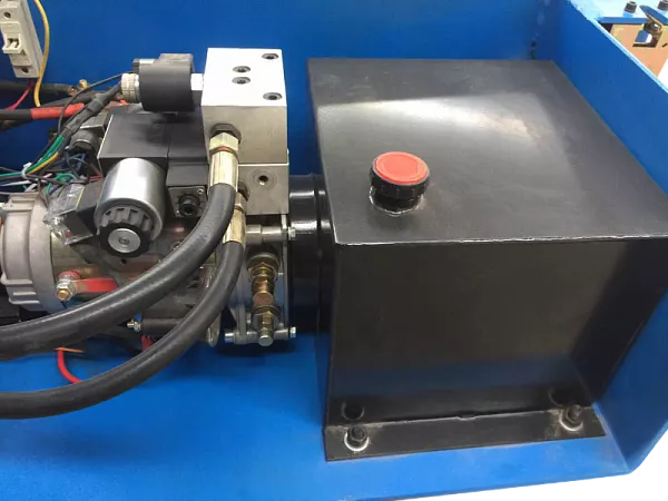 Фото подъемник самоходный pl1223 ножничный с выдвижной платформой официальный сайт:Подъемники Детальная фотография подъемник самоходный pl1223 ножничный с выдвижной платформой