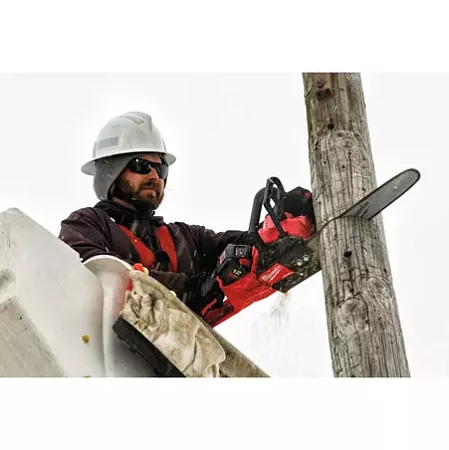 Цепная пила Milwaukee M18 FCHS-121; цена 91&nbsp;290 &#8381;