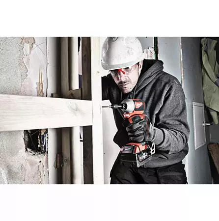 Акции и распродажа винтоверт milwaukee m18 cblid-402c