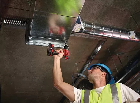 Акции и распродажа дрель шуруповерт milwaukee m18 bdd-402 c