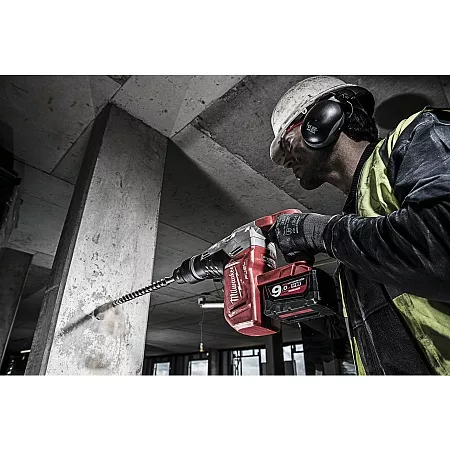 Перфоратор SDS-MAX Milwaukee M18CHM-902C FUEL акция