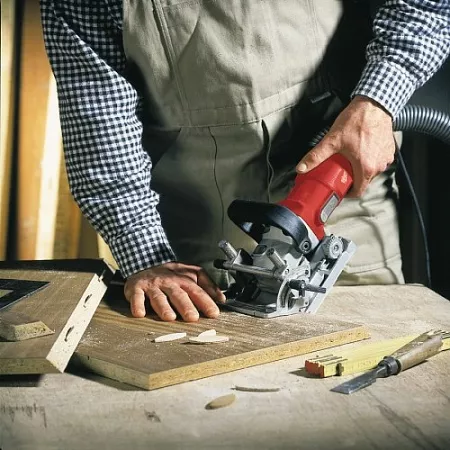 Акции и распродажа фрезер кромочный milwaukee pj 710