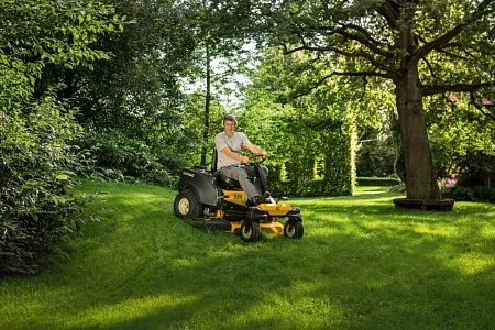 Газонокосилка бензиномоторная самоходная с сиденьем &quot;Cub Cadet&quot; XZ2 107I; цена 