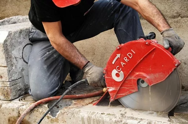 Электрическая алмазная дисковая пила CARDI PE 401 (без диска) бурение, сверление отверстий алмазными коронками Электрическая алмазная дисковая пила CARDI PE 401 (без диска) для сухой резки и мокрой