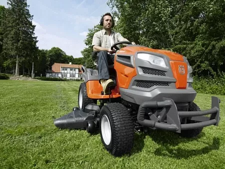 Husqvarna TS 243T Садовый трактор - газонокосилка с сиденьем; цена 