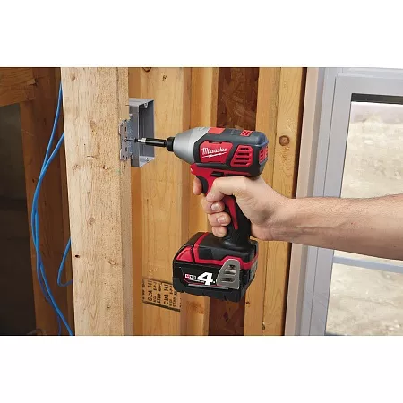 Акции и распродажа milwaukee m18 bid-402 c винтоверт