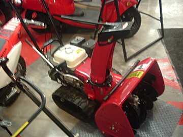 Бензиновый снегоуборщик Honda HSS 655 ET; цена 204&nbsp;132 &#8381;