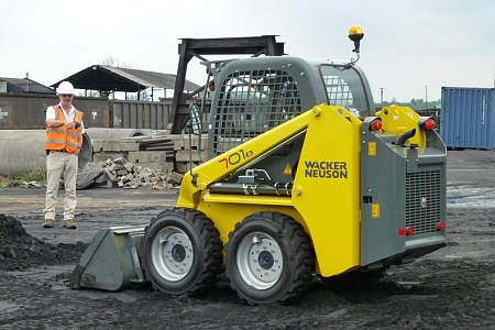 Акции и скидки в магазине погрузчик wacker neuson 701s с бортовым поворотом