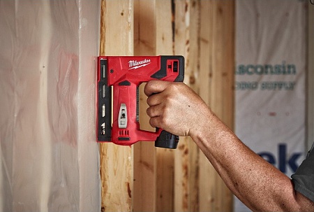 Акции и распродажа степлер milwaukee m12bst-202x