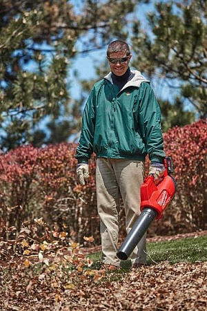 Аккумуляторная воздуходувка MILWAUKEE M18 CBL-0 FUEL; цена 18&nbsp;821 &#8381;