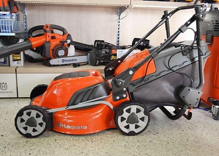 Husqvarna LC 141С Электрическая газонокосилка; цена 