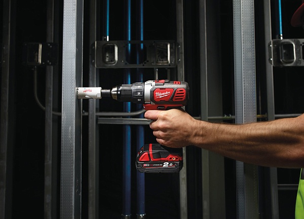 Детальное изображение : дрель шуруповерт milwaukee m18bdd-202c