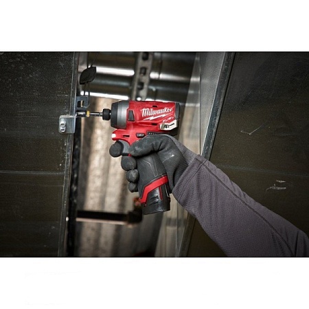 Акции и распродажа винтоверт milwaukee fuel m12fid-202x 1/4&quot; hex