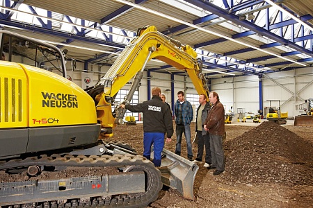 Акции и скидки в магазине гусеничный экскаватор wacker neuson 14504