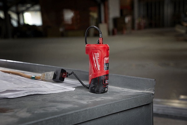 Детальное изображение : зарядное устройство milwaukee m12 tc