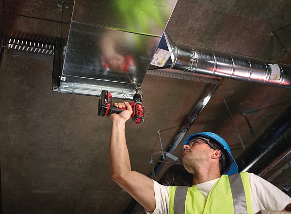 Детальное изображение : дрель шуруповерт milwaukee m18 bdd-402 c