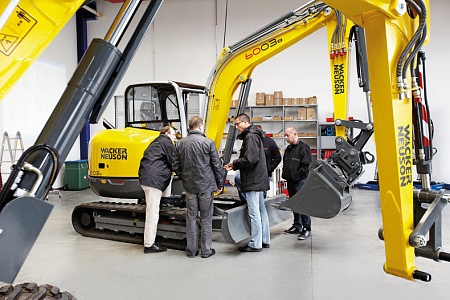 Акции и скидки в магазине гусеничный экскаватор wacker neuson 6003