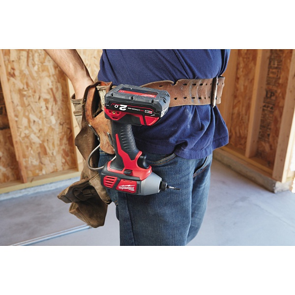 Детальное изображение : milwaukee m18 bid-402 c винтоверт