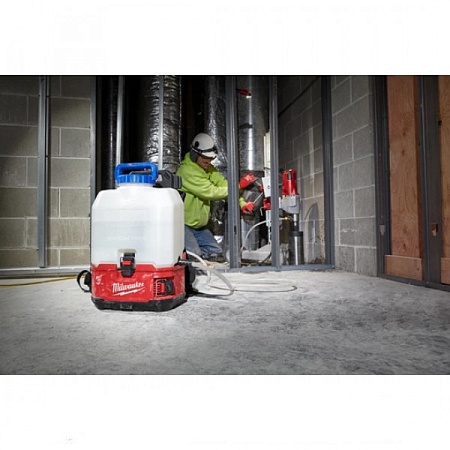 Опрыскиватель Milwaukee M18 BPFPWS-0; цена 26&nbsp;950 &#8381;