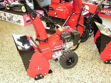 Бензиновый снегоуборщик Honda HSS 655 EW; цена 179&nbsp;408 &#8381;