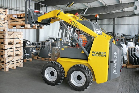 Акции и скидки в магазине погрузчик wacker neuson 701s с бортовым поворотом