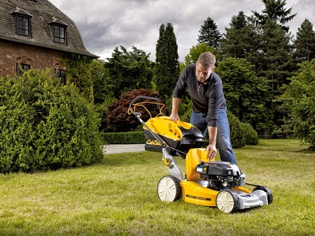 Газонокосилка бензиномоторная самоходная &quot;Cub Cadet&quot; CC 53 SPB V IS; цена 52&nbsp;528 &#8381;