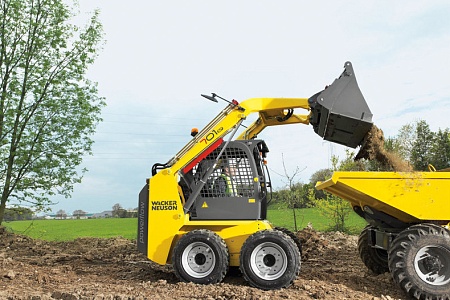Акции и скидки в магазине погрузчик wacker neuson 701s с бортовым поворотом