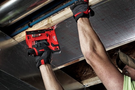 Акции и распродажа степлер milwaukee m12bst-202x